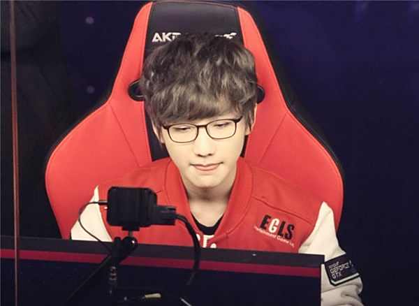 却因脚下频 却因脚下频